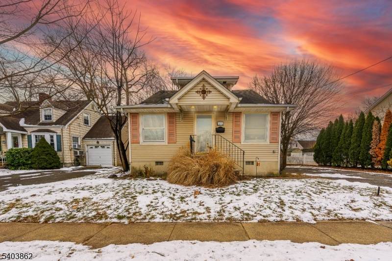 435 Spruce Ave - Photo 1