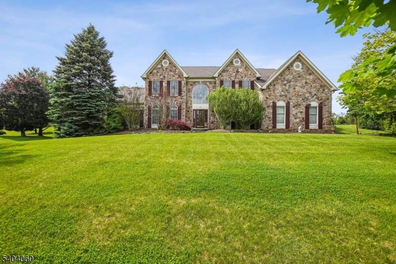 16 Surry Lane16 - Photo 1