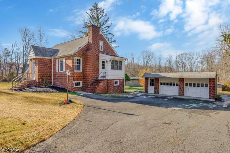 111 King George Rd - Photo 1