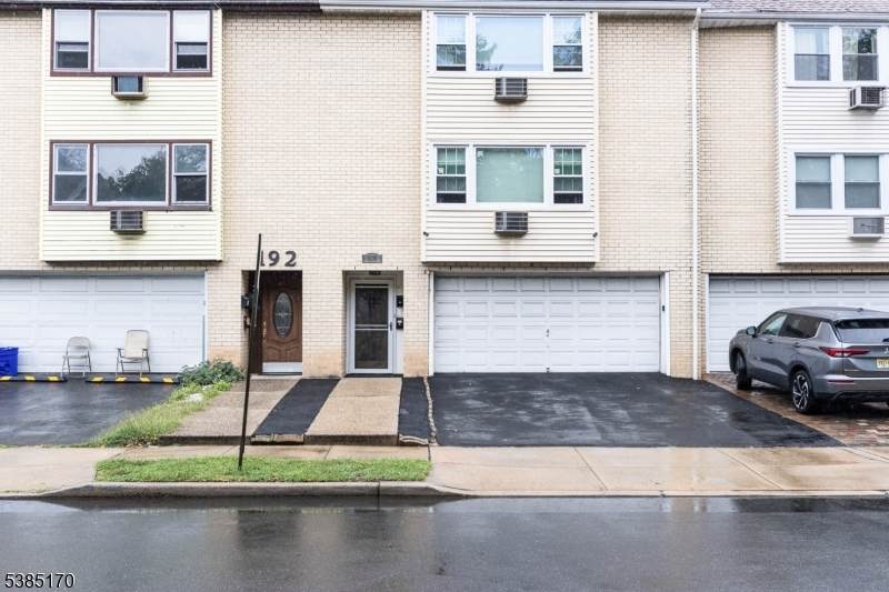 190 Park St - Photo 1