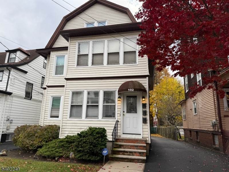 102 Riggs Pl - Photo 1