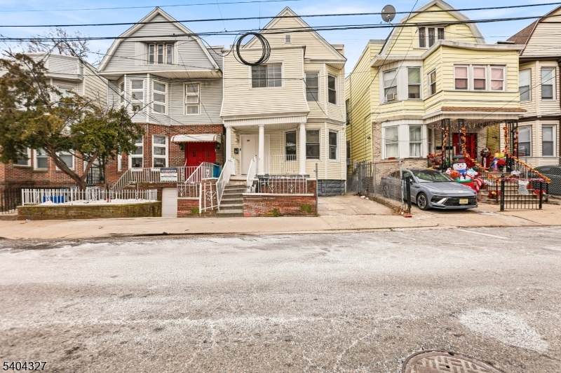 221 Wilkinson Ave - Photo 1