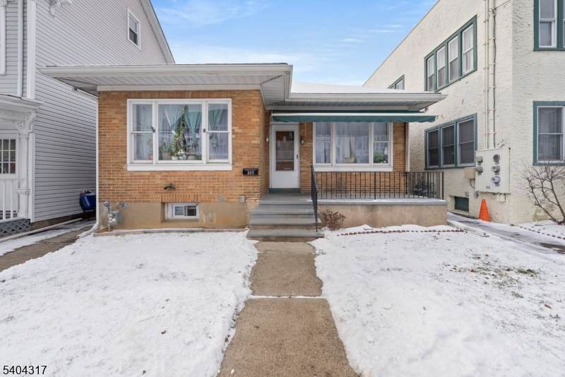 392 Lincoln St - Photo 1