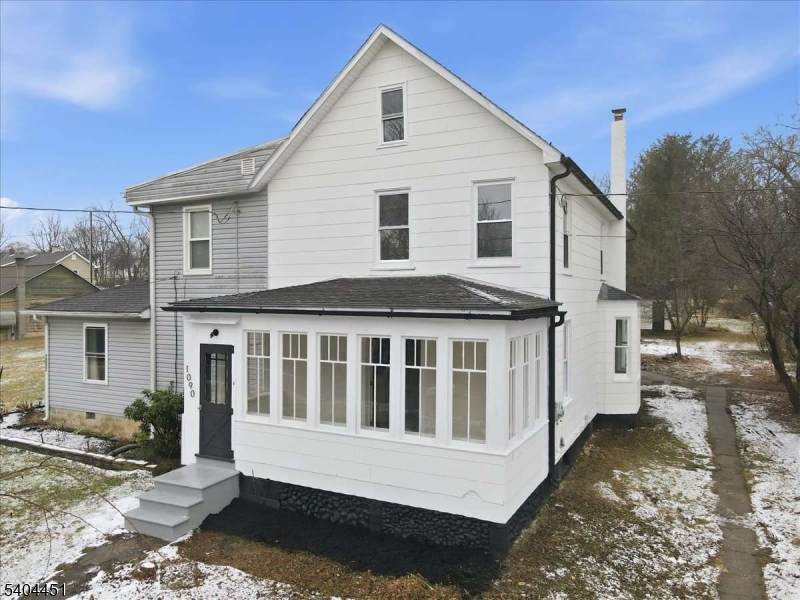 1090 Railroad Ave - Photo 1