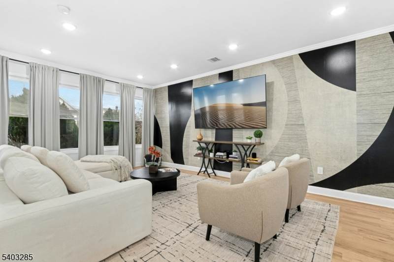 721 Summit St - Photo 1