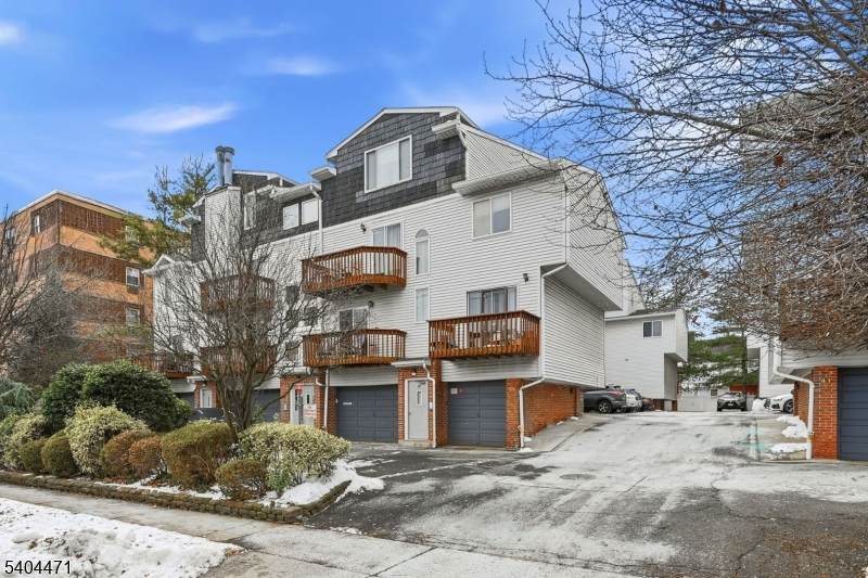 31 Fairmount Ave - Photo 1