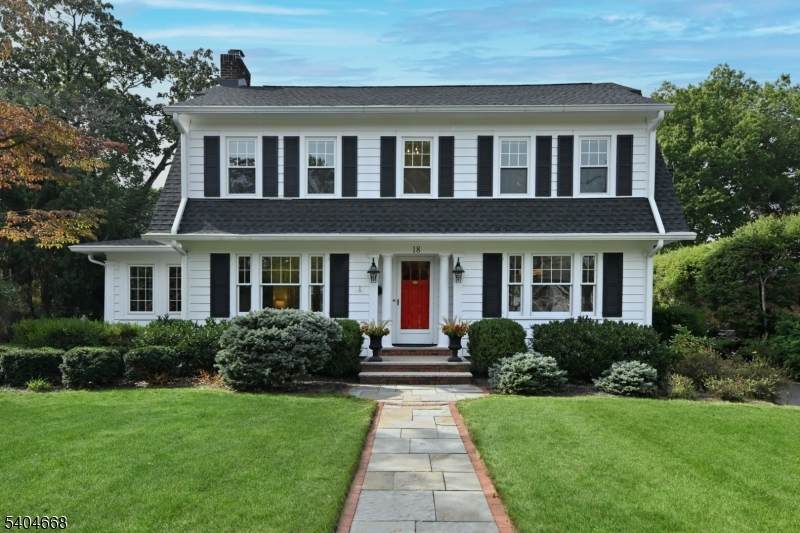 18 Tonawanda Rd - Photo 1