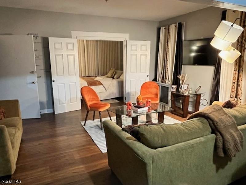 42 Harding Ter - Photo 1