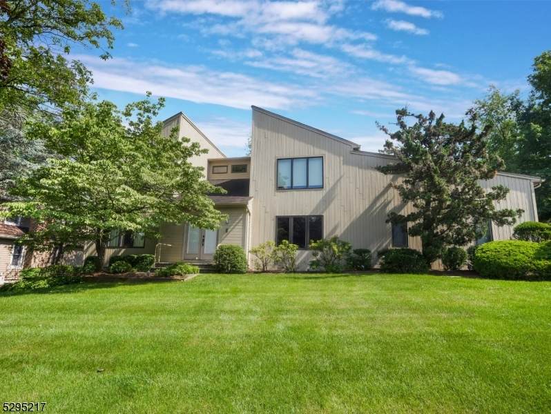 5 Bourbon St - Photo 1