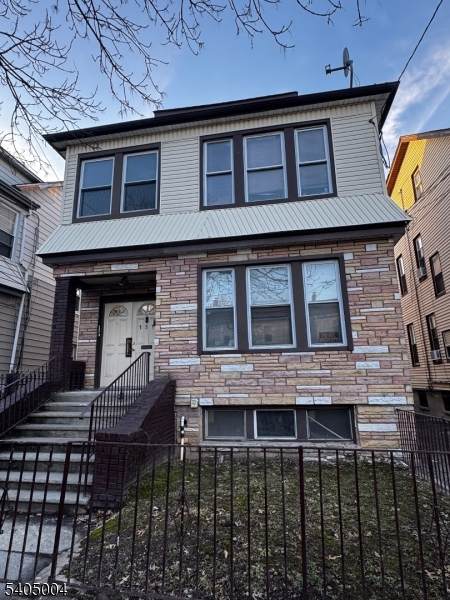 151 S Munn Ave - Photo 1