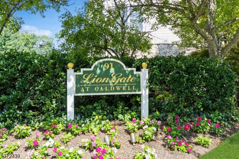 91 Roseland Ave - Photo 1