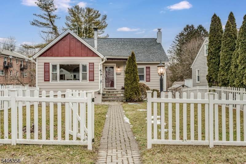 105 Lake Ave - Photo 1