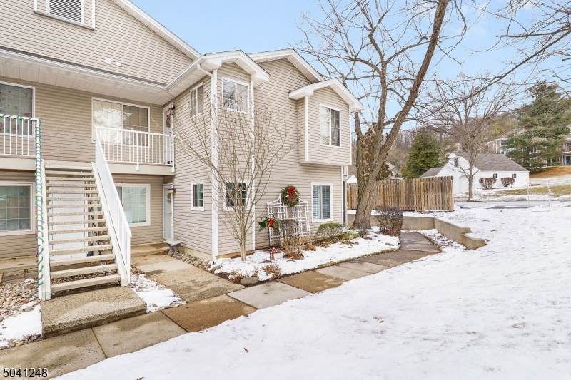 47 Spruce Ct - Photo 1