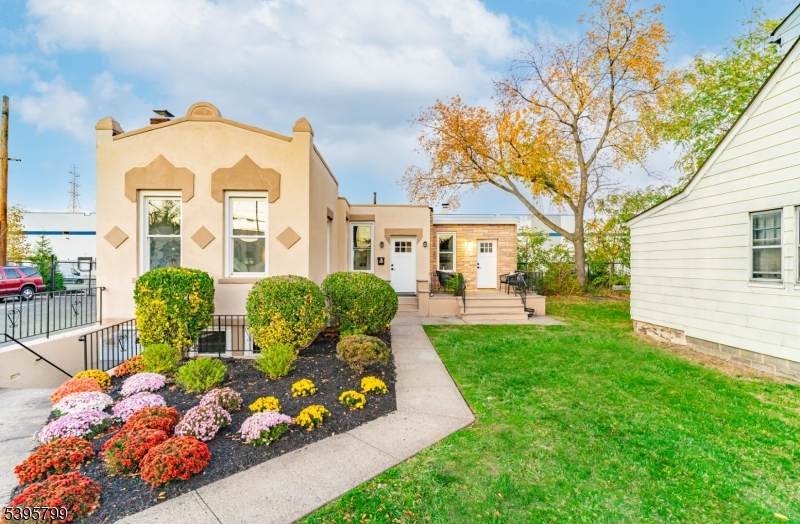 86 Roosevelt Ave - Photo 1