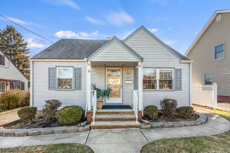 225 Edison St - Photo 1