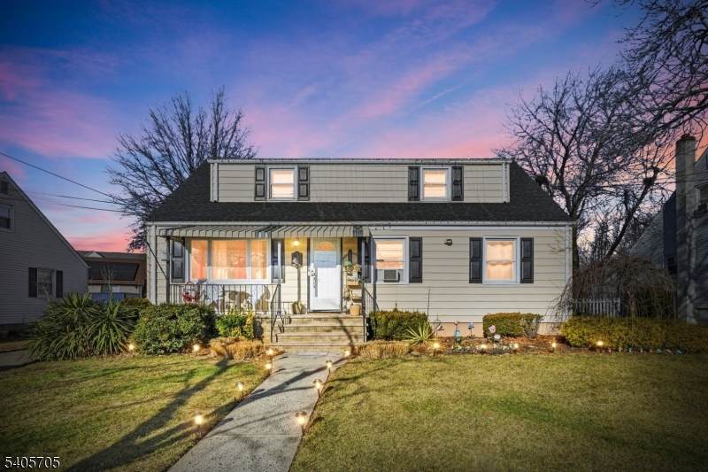 111 E 10Th St - Photo 1