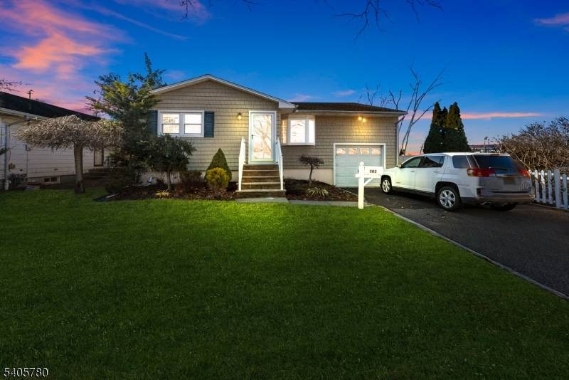 302 New York Ave - Photo 1