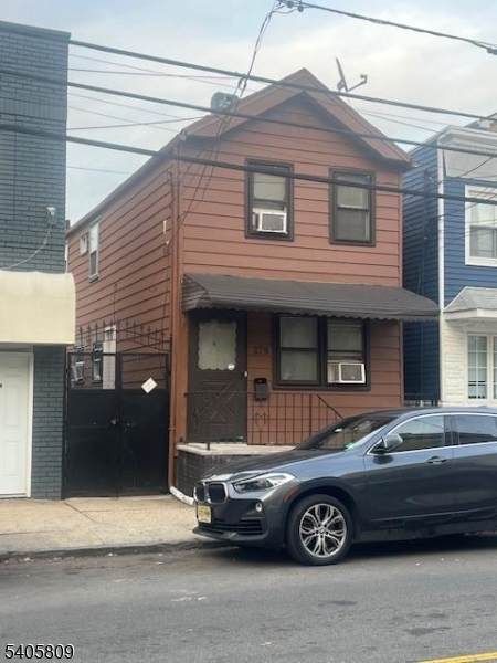 279 New York Ave - Photo 1