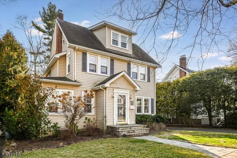 24 Jerome Ave - Photo 1