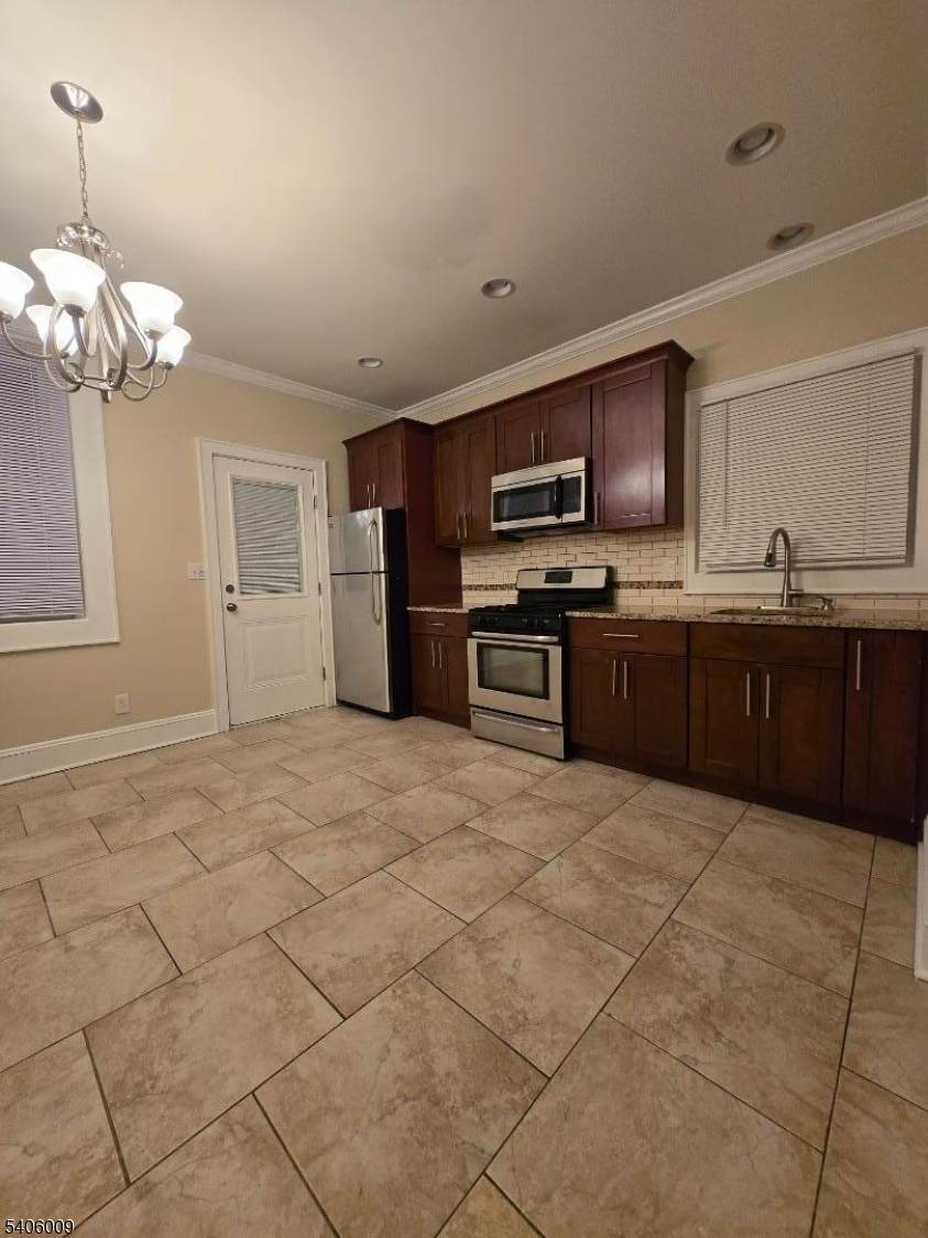 95 Nichols St - Photo 1