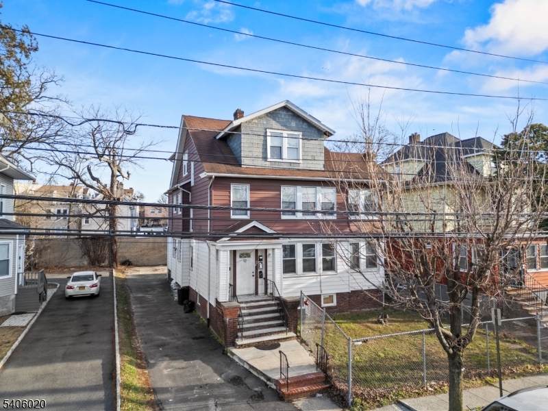 92 Harrison Pl - Photo 1