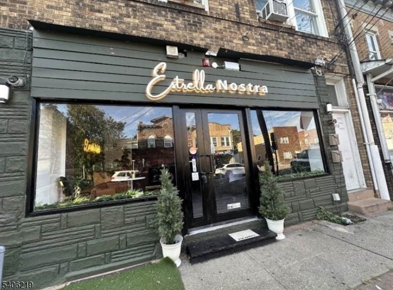 213 Harrison Ave - Photo 1