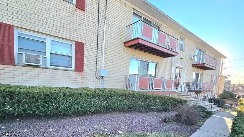 290 Hoover Ave - Photo 1