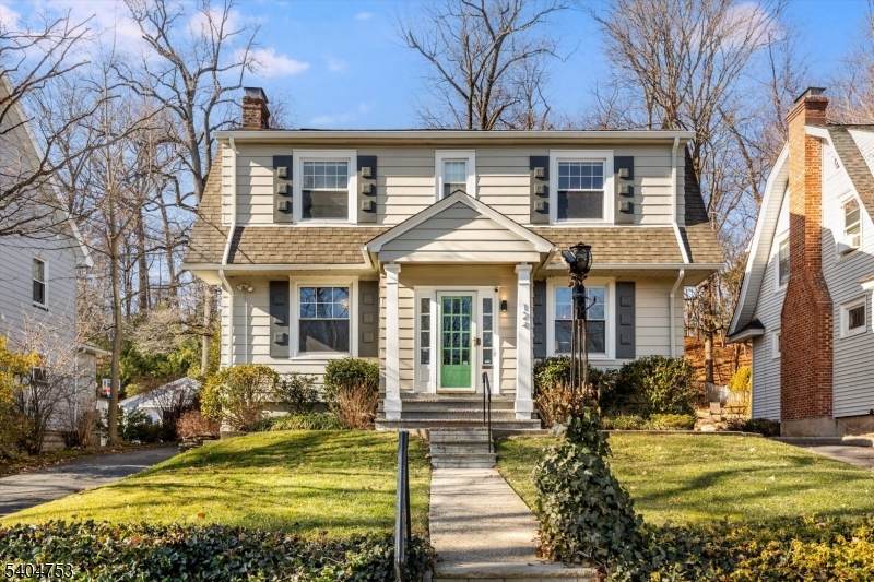 124 Essex Ave - Photo 1