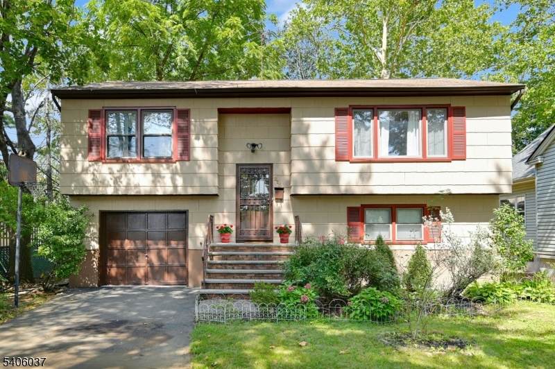 213 Myrtle Ave - Photo 1