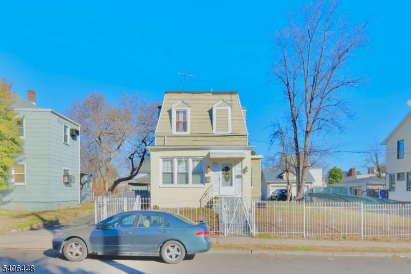 14 Fuller Pl - Photo 1