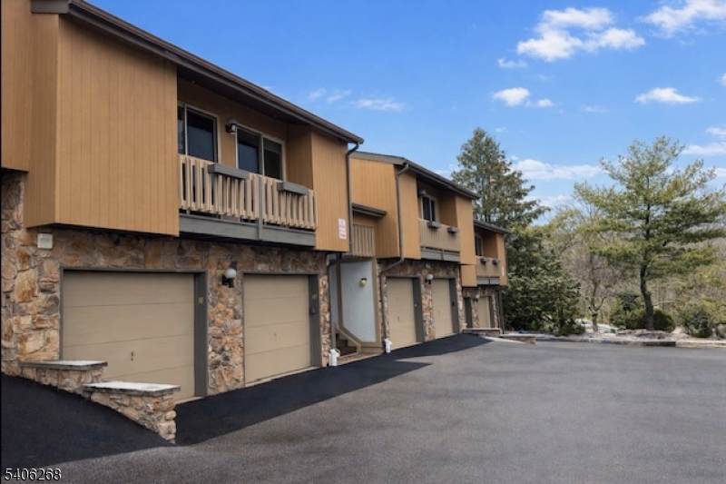 10 Larkin Cir - Photo 1