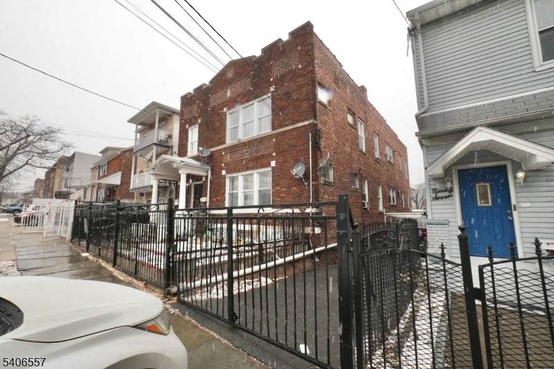 99 Grafton Ave - Photo 1