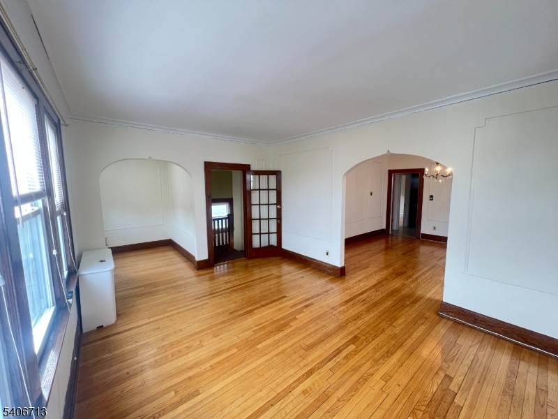 1044 Cross Ave - Photo 1