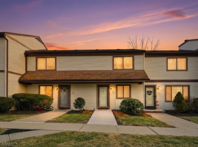 104 Stonegate Ln - Photo 1