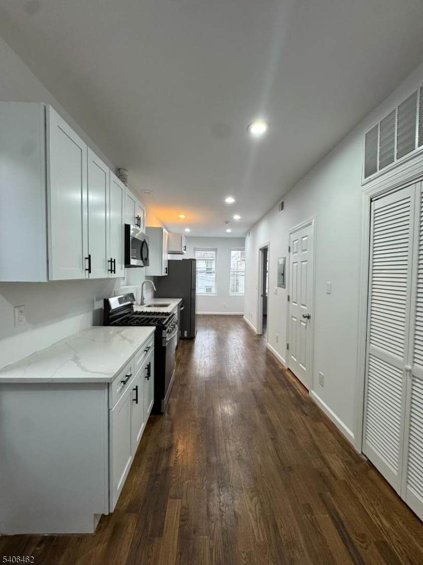 196 Malvern St - Photo 1