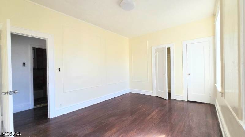 148 Chancellor Ave - Photo 1