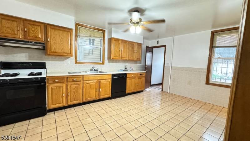 324 Court St - Photo 1