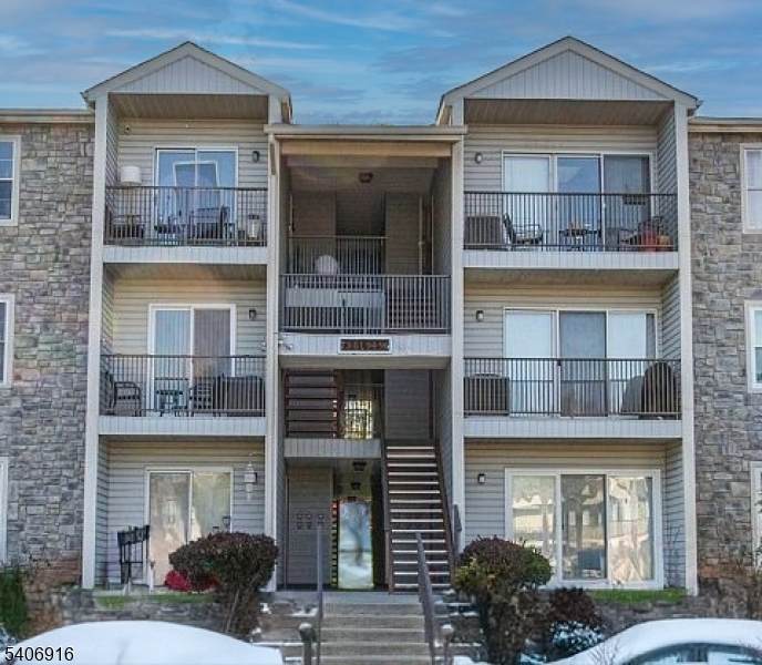 84 Robertson Way - Photo 1