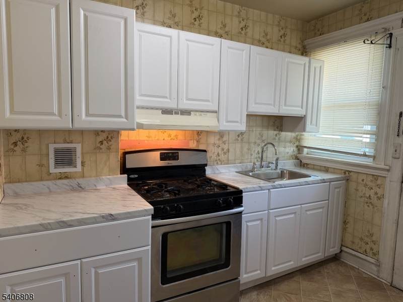 232 Lafayette Ave - Photo 1