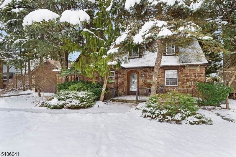 2086 Westfield Ave - Photo 1