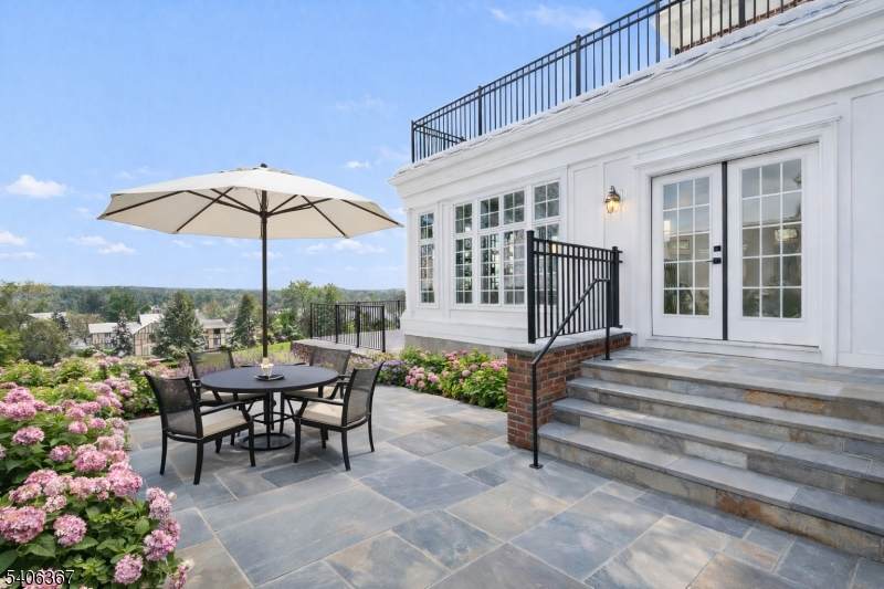 18 Samuel Way - Photo 1