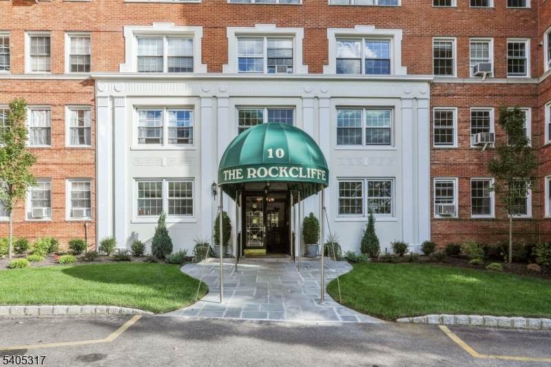 10 Crestmont Rd - Photo 1