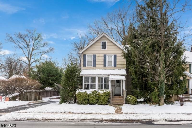 863 North Ave W - Photo 1