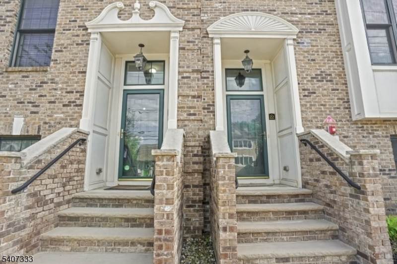 20 Bloomfield Ave - Photo 1