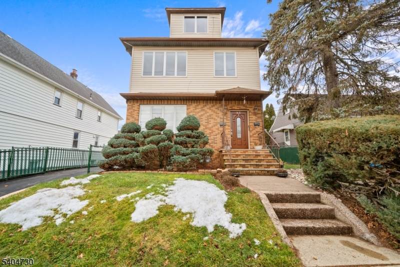 35 Dawson Ave - Photo 1