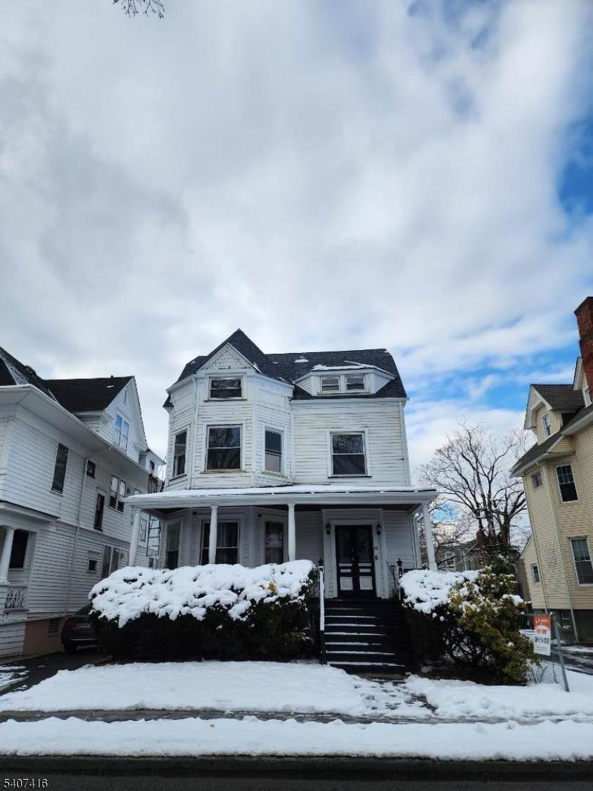 143 S Clinton St - Photo 1