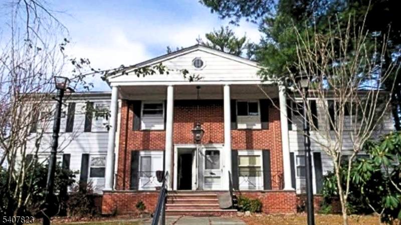 304 Lake Shore South - Photo 1