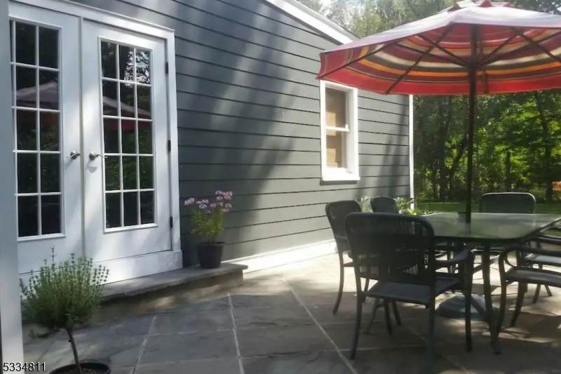 33 Meadowview Rd - Photo 1