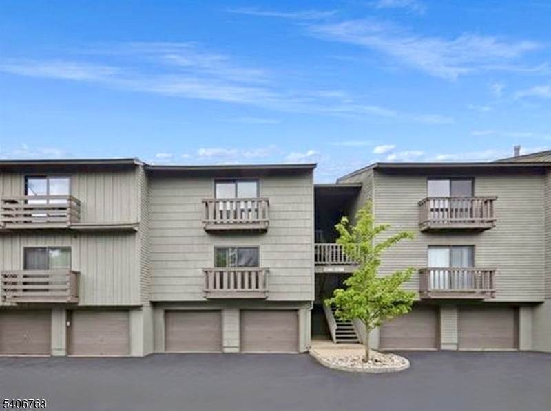 409 Spruce Hills Dr - Photo 1