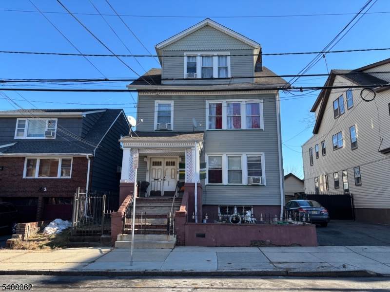 16 Monticello Ave - Photo 1